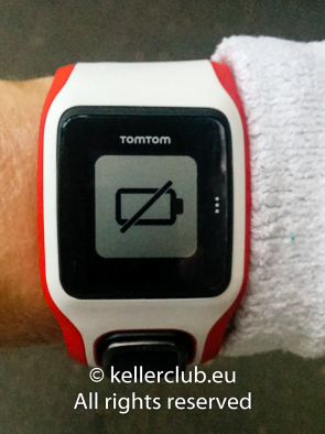 Wenn bei der TomTom Multi-Sport Cardio Laufuhr der Saft ausgeht, dann ist dies das einzige, was sie noch von sich gibt. Warnhinweise gibt es nicht.