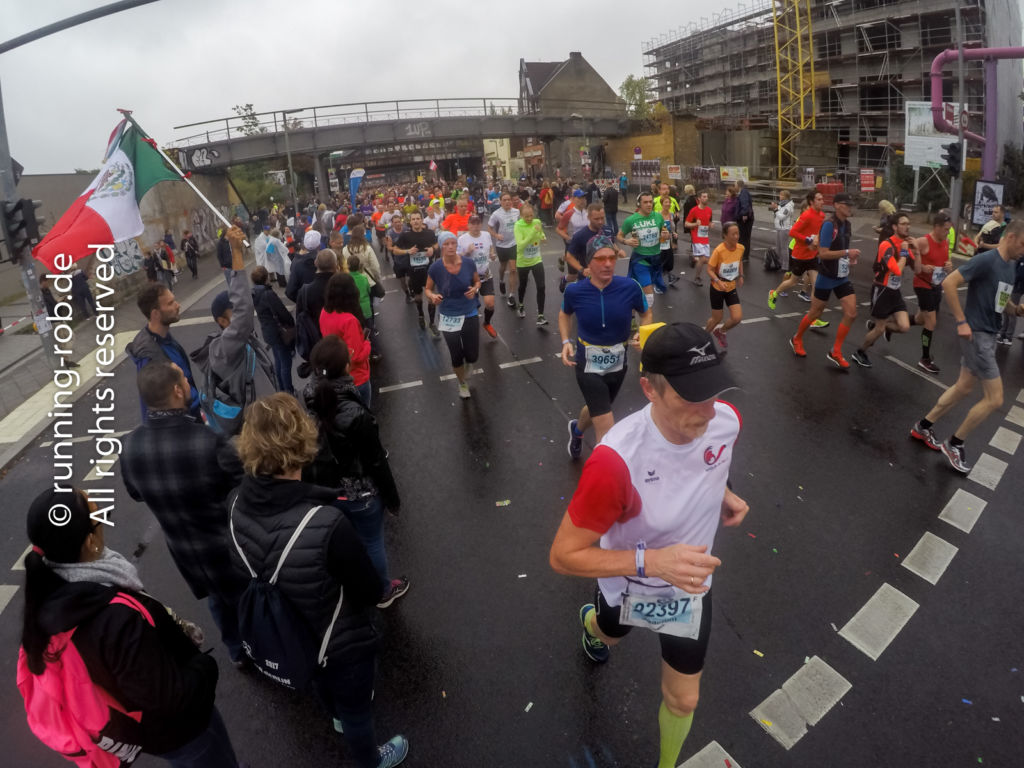 Berlin-Marathon 2017 am Bahnhof Yorckstraße