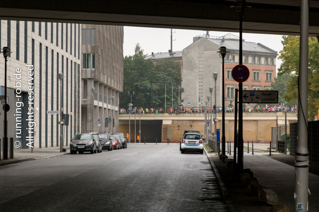 Berlin-Marathon 2017 am Hauptbahnhof