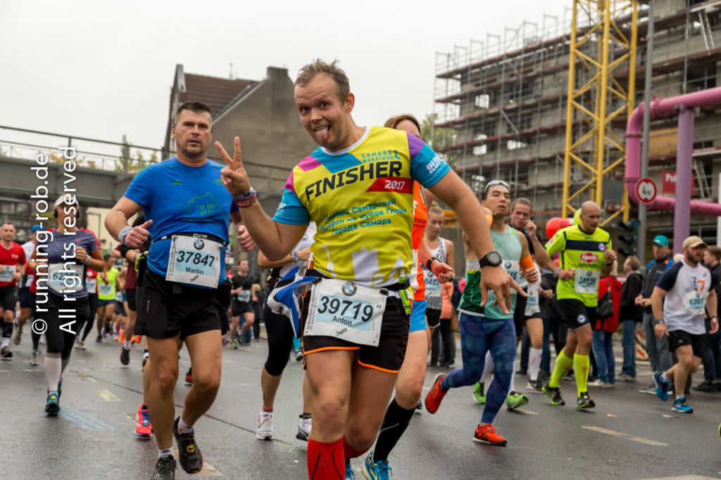 Berlin-Marathon 2017 am Bahnhof Yorckstraße